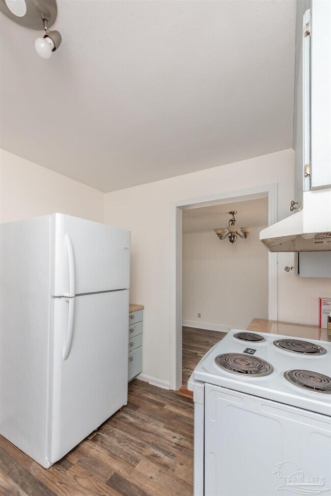 Building Photo - 802 Rue Max St