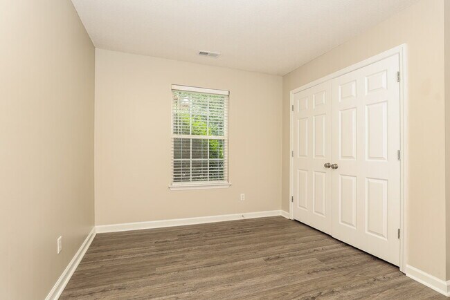 Building Photo - 1105 Brocton Ct