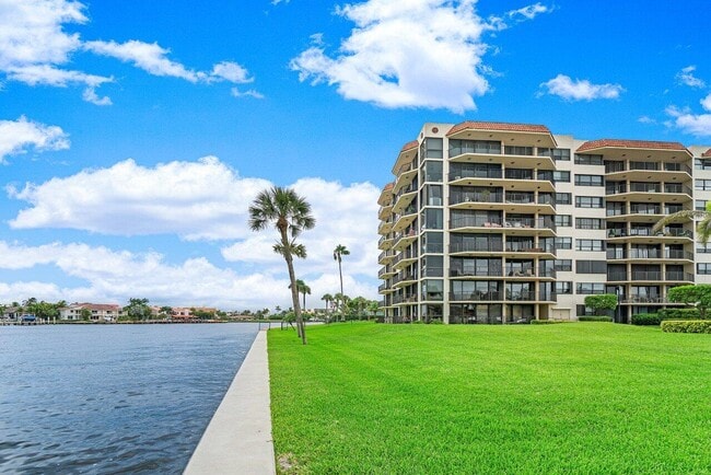 Building Photo - 899 Jeffery St