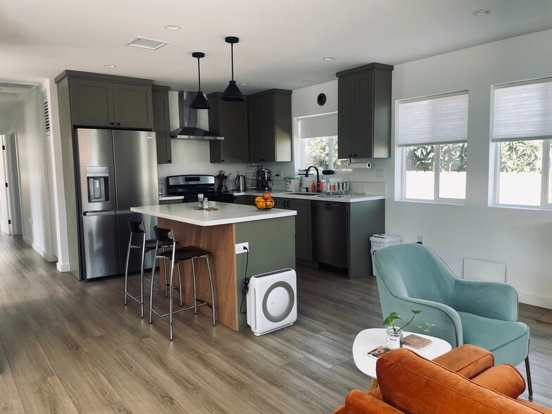 Building Photo - 5323 Templeton St