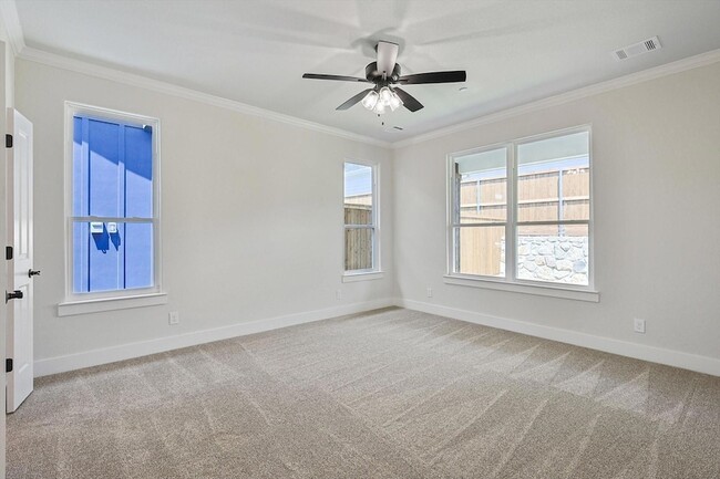 Building Photo - 510 Woodside Trl