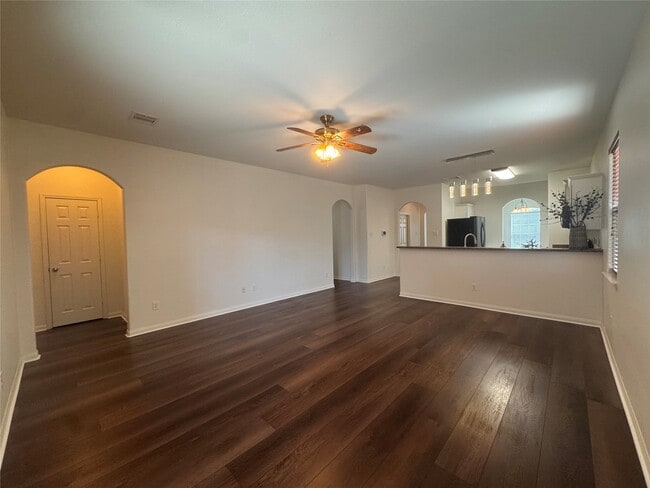 Building Photo - 302 Broken Pine Ct