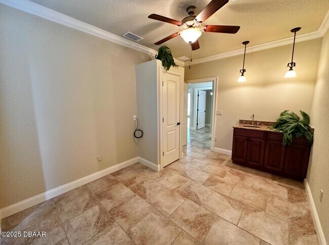 Building Photo - 5090 Riverside Dr