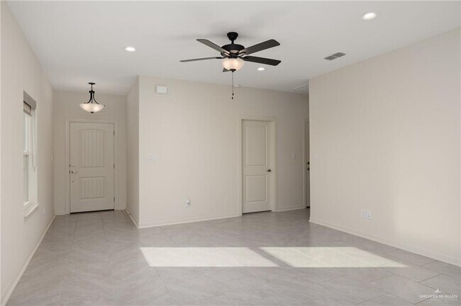 Building Photo - 11 N Plumbago Ave