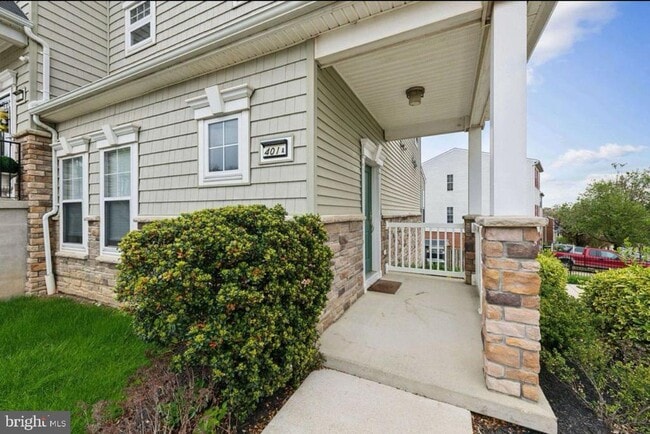 Building Photo - 401 Woodcrest Dr SE