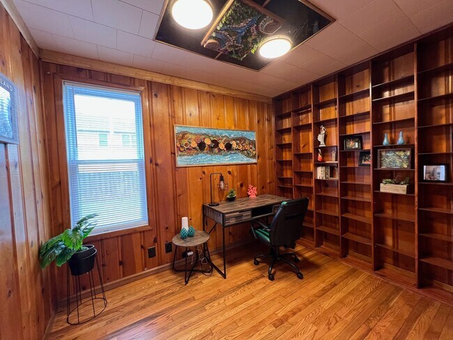 Building Photo - Detroid Shoreway Renovated  4 Bedroom, 2 Bath House with Detached Garage