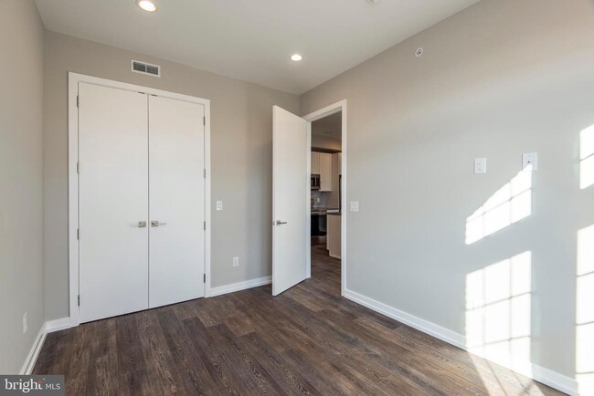 Building Photo - 1340 S 13th St