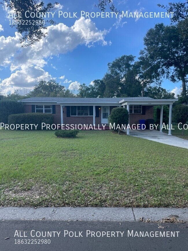 Fabulous 4 Bedroom 2 Bath Home in Lakeland! 1731 Meadowbrook Ave Lakeland FL 33803 Apartment