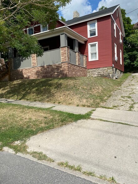 Building Photo - 233 Linden Ave