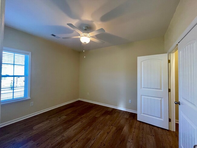 Building Photo - 5 Bedroom/3 Bath home with Garage in Tiger...