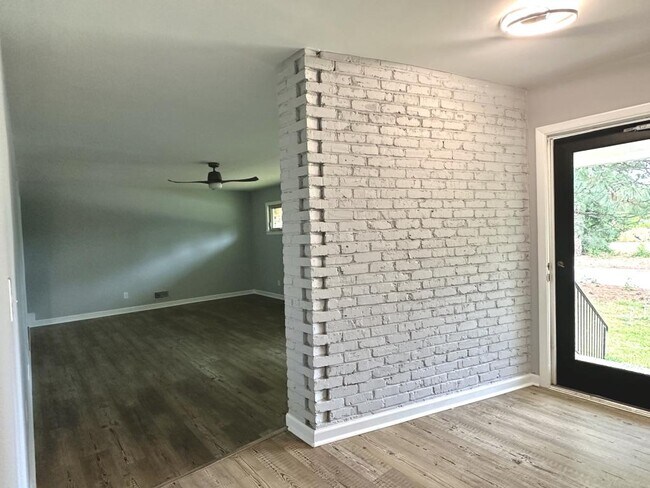 Building Photo - 3024 Brechin Rd