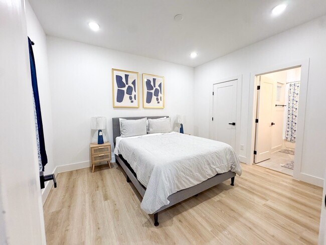 Building Photo - 2706 Cochran St