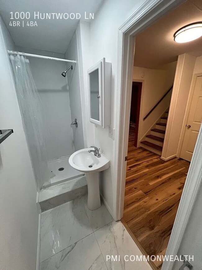 Building Photo - 1000 Huntwood Ln