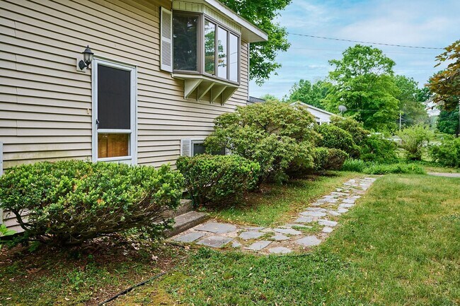 Building Photo - 167 Rocky Hill Rd