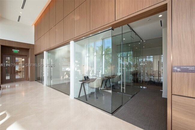 Building Photo - 2411 Laguna Cir