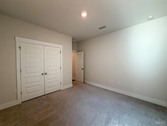 Building Photo - 220 Camellia Dr