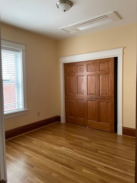 Bedroom 2 (pic 1) closet - 6042 Pershing Ave