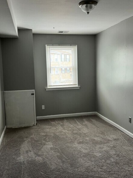 Building Photo - 2732 Island Ave