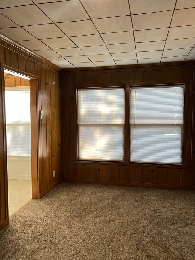 Building Photo - Kemp St Studio Apartment