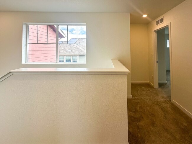 Building Photo - Luxurious 3bd home in Dove Village