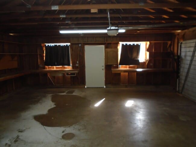 Building Photo - 3 BED 2 BATH HOUSE WITH FENCED BACKYARD IN SHASTA LAKE