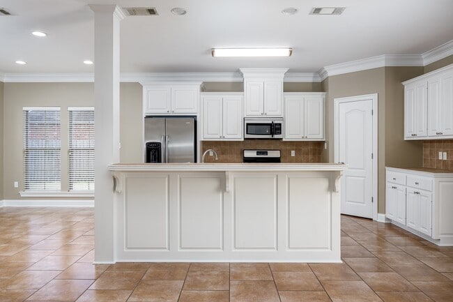 Building Photo - 14450 Lake Meadows Ct