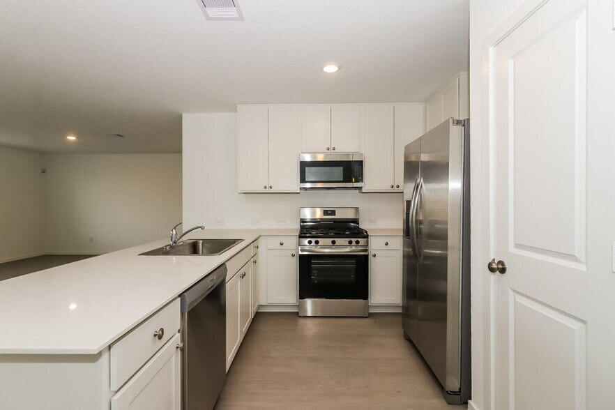 Building Photo - 16730 Old Wagon Wy