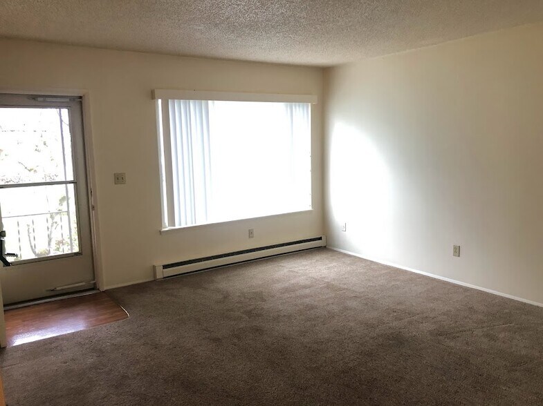 Building Photo - 5540 First Ct