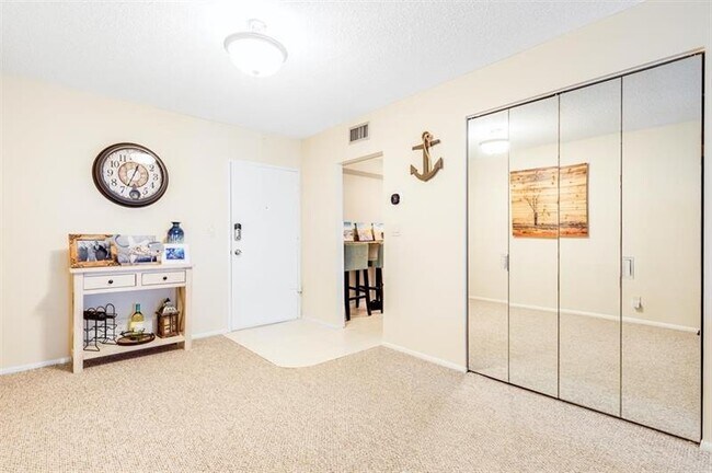 Building Photo - 405 N Ocean Blvd