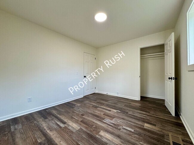 Building Photo - 824 Clift St