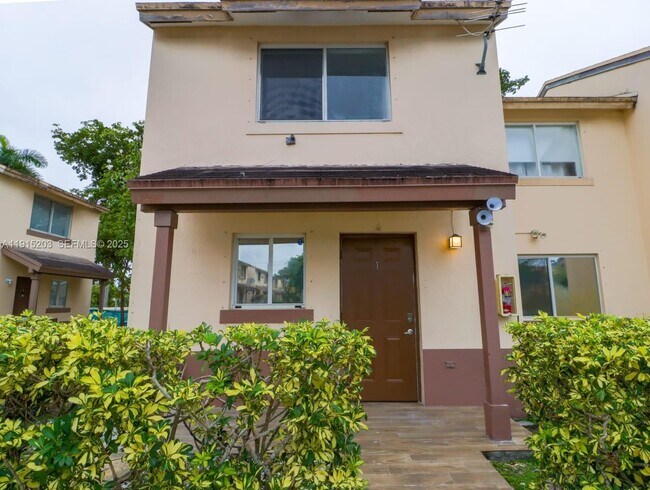 Building Photo - 14010 NE 3rd Ct