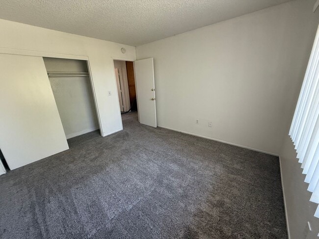 Building Photo - Silverlake's Home- 3 Bedrooms, 2 Bathrooms...