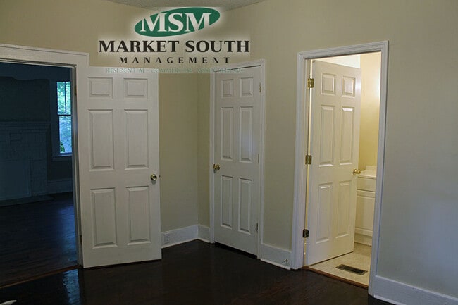 Building Photo - MIDTOWN BUGALOW