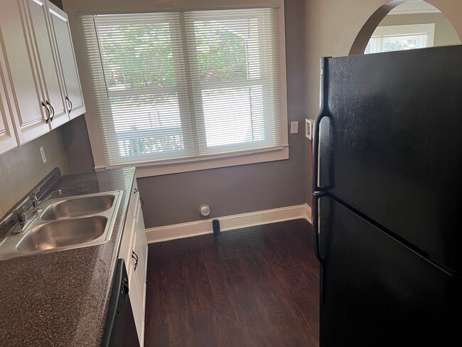 Building Photo - Freshly Updated 3/1 Duplex in Spartanburg
