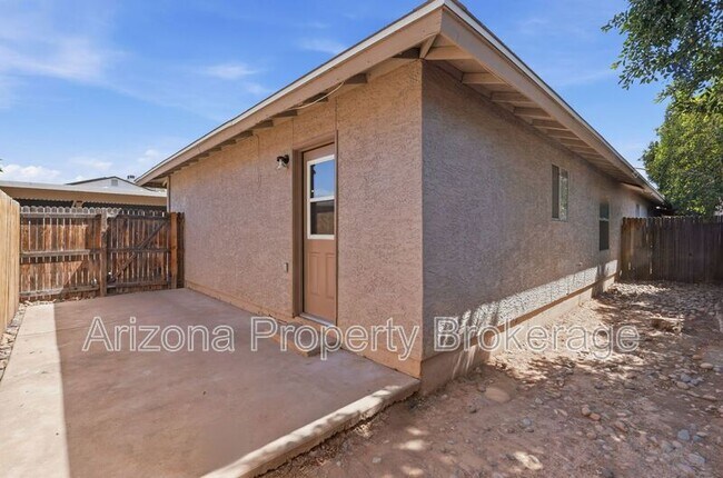Building Photo - 1625 N Date
