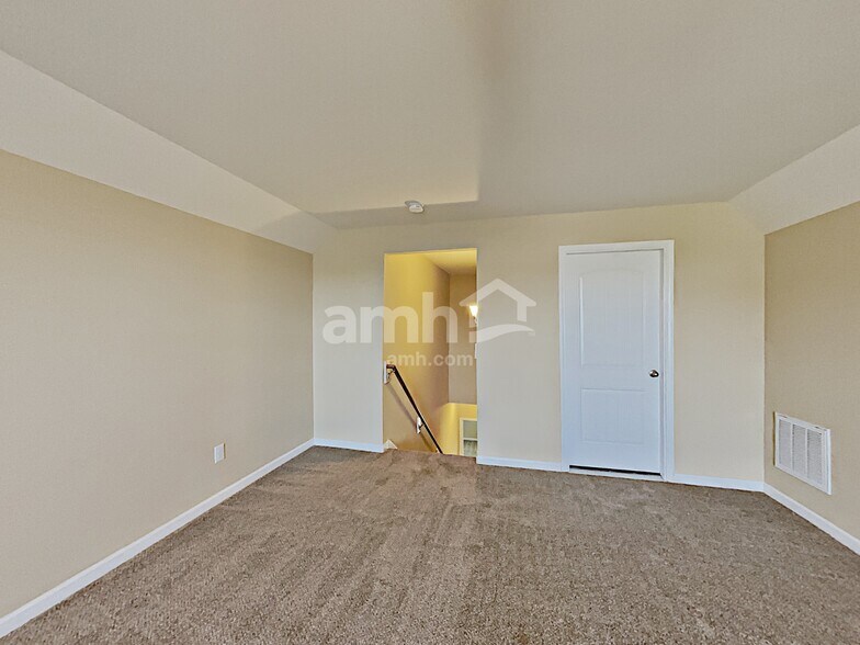Building Photo - 207 S Dunnwood Ln