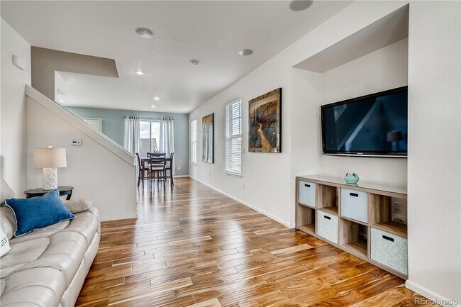 Building Photo - Beautiful 3 Bed, 3 Bath with a Loft Single Family Home in Meadows Neighborhood.