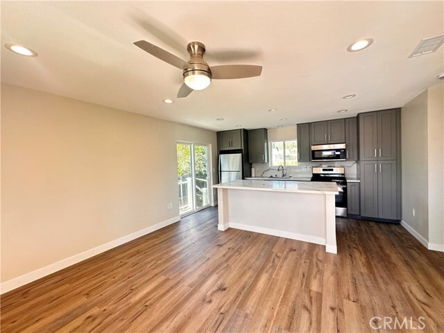 Building Photo - 211 E Walnut Ave