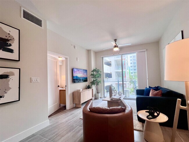 Building Photo - 120 N Compass Way