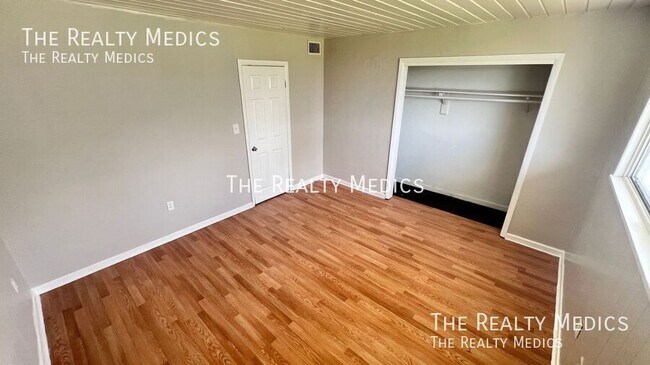 Building Photo - 1010 N Fiske Blvd