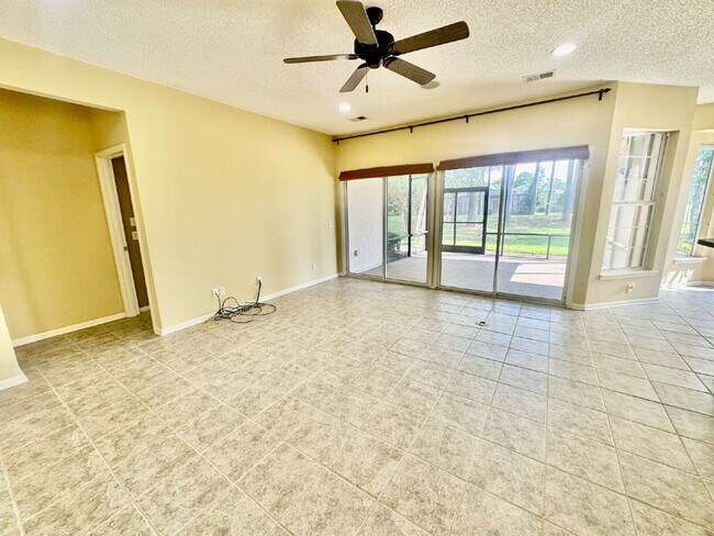 Building Photo - Outstanding Two Bedroom Home in Sun City!