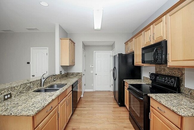 Building Photo - Beautifully Maintained 3BD/2.5BA 2 Story Townhome in Blakeney Preserve!