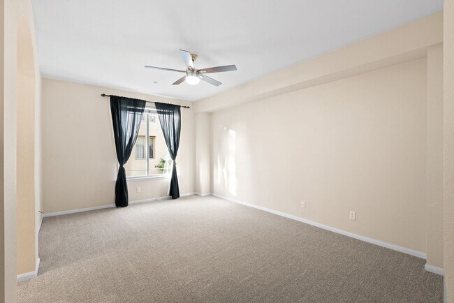 Building Photo - Beautiful 3 BD/2.5 BA, 2 Car Garage, Townh...