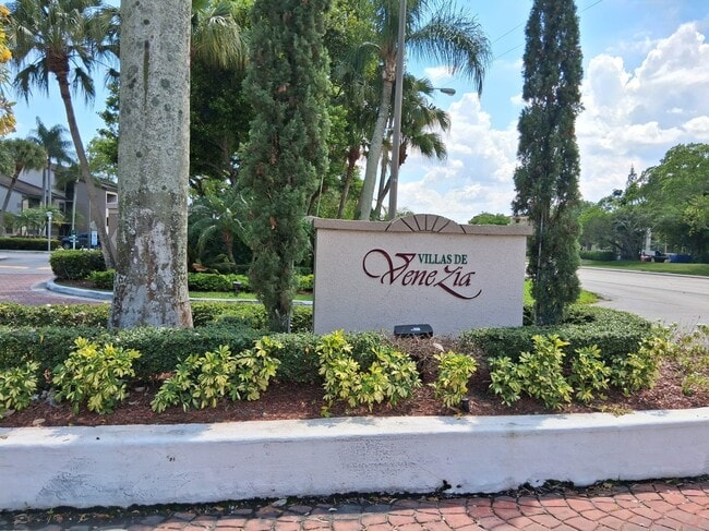 Building Photo - 9829 Nob Hill Ln