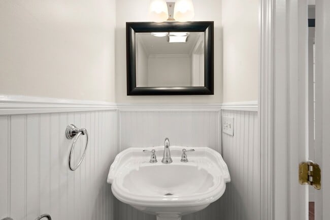 Building Photo - 1 Deer Is Rd