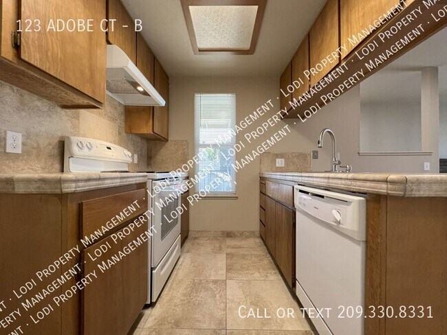 Building Photo - 123 Adobe Ct