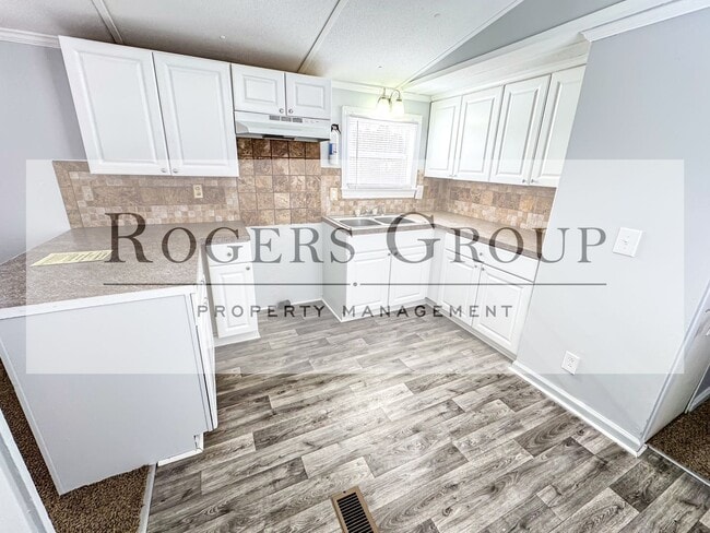 Building Photo - 390 S Chavis Rd