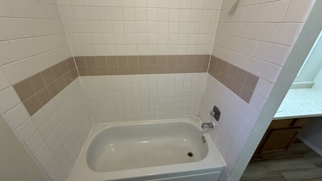 Building Photo - 110 N Yellowstone Ave