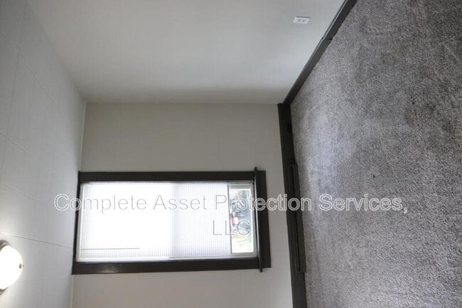 Building Photo - 307 1/2 Jefferson Ave