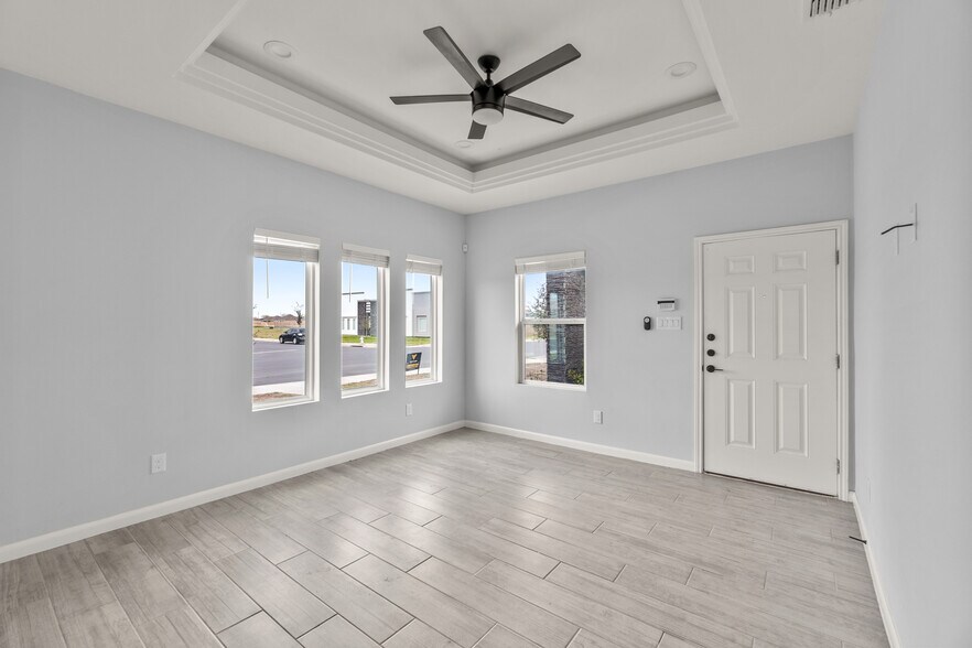 Building Photo - 11018 N 33rd Ln